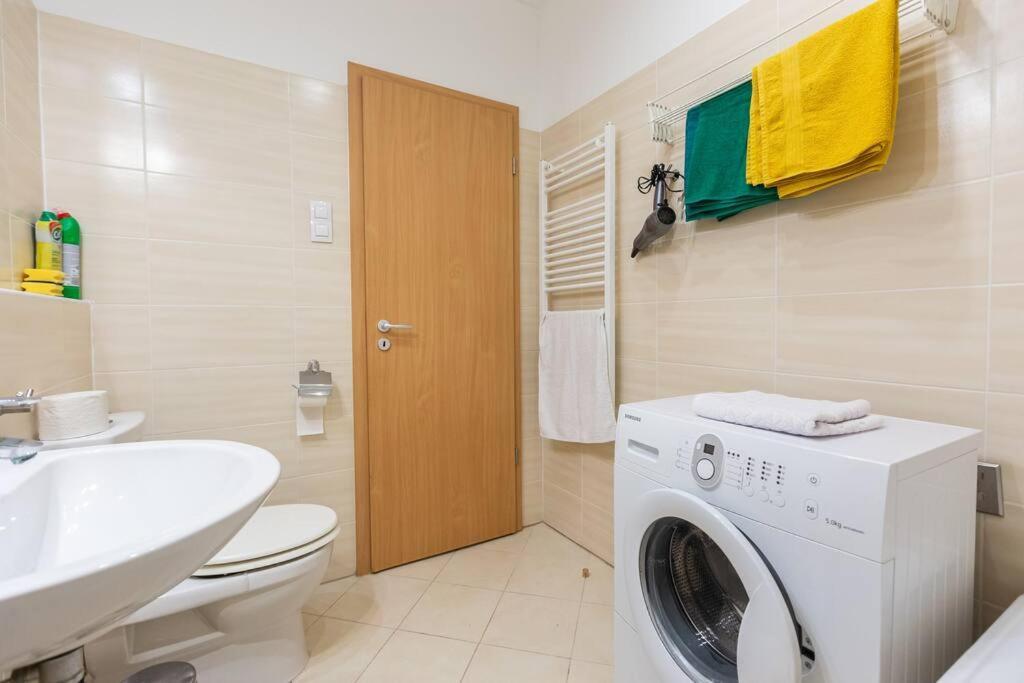 Flat On Corvin Promenade With Big Balcony Daire Budapeşte Dış mekan fotoğraf