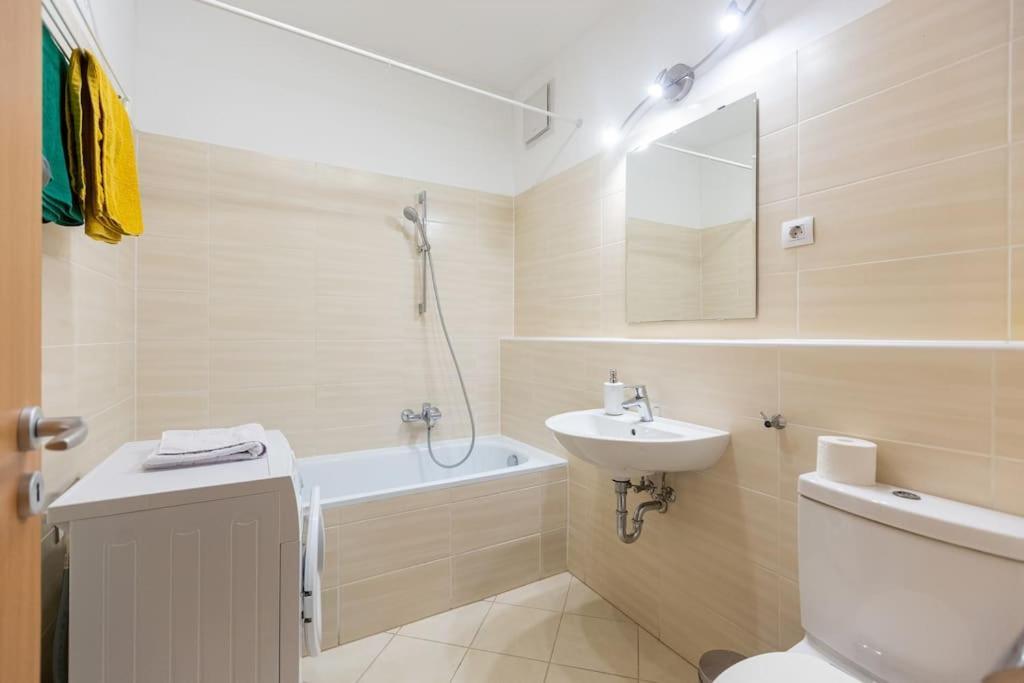 Flat On Corvin Promenade With Big Balcony Daire Budapeşte Dış mekan fotoğraf