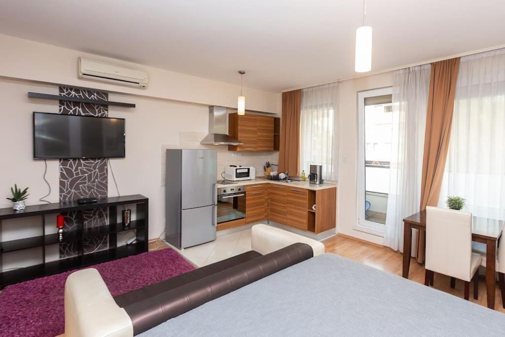Flat On Corvin Promenade With Big Balcony Daire Budapeşte Dış mekan fotoğraf