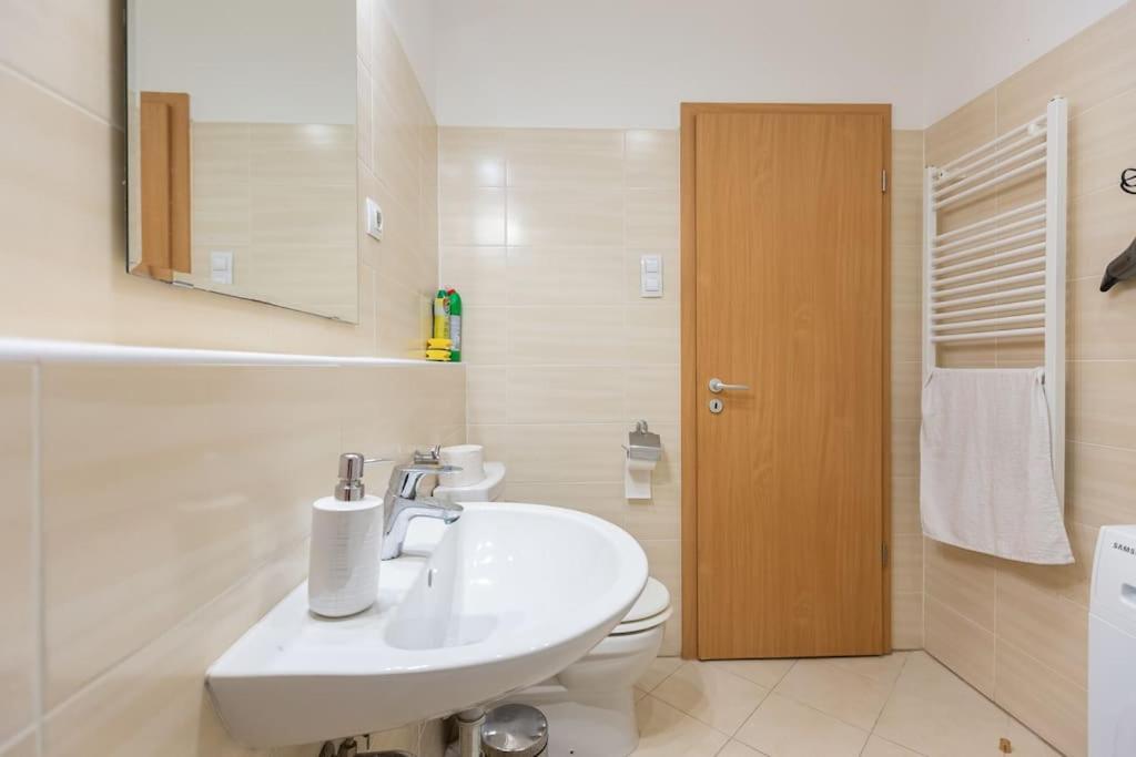 Flat On Corvin Promenade With Big Balcony Daire Budapeşte Dış mekan fotoğraf