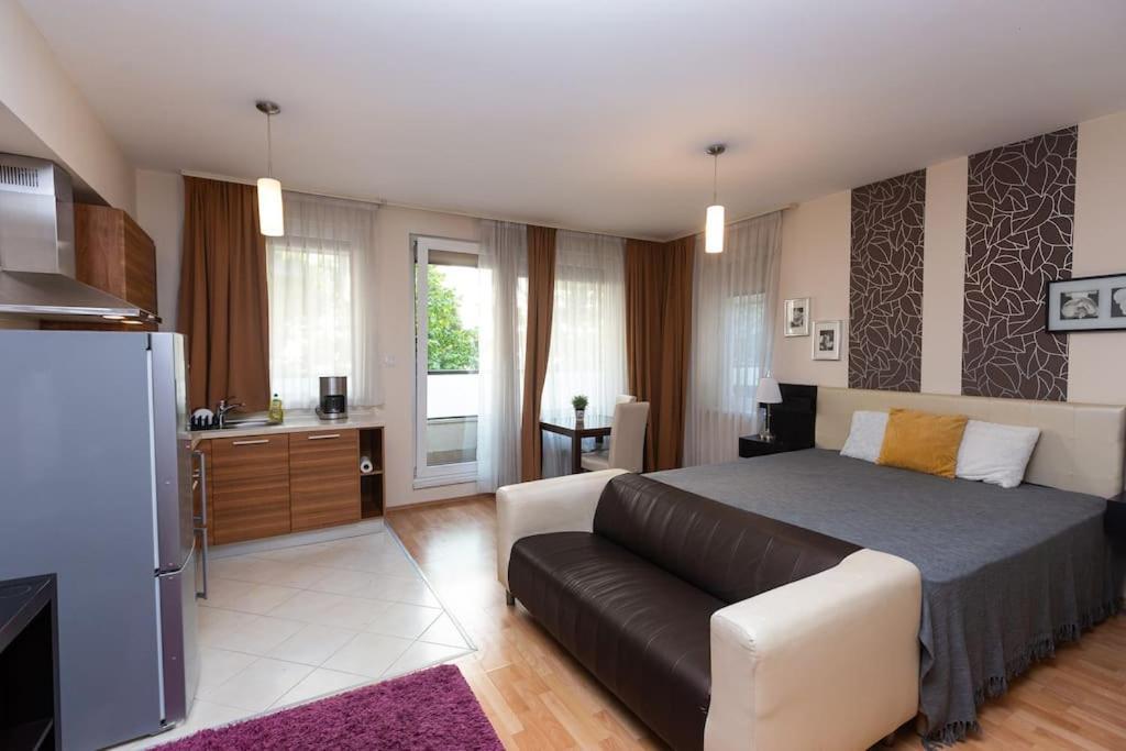 Flat On Corvin Promenade With Big Balcony Daire Budapeşte Dış mekan fotoğraf
