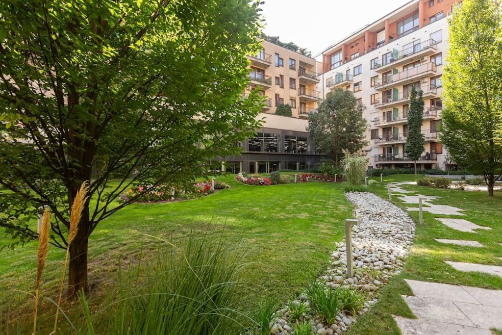 Flat On Corvin Promenade With Big Balcony Daire Budapeşte Dış mekan fotoğraf