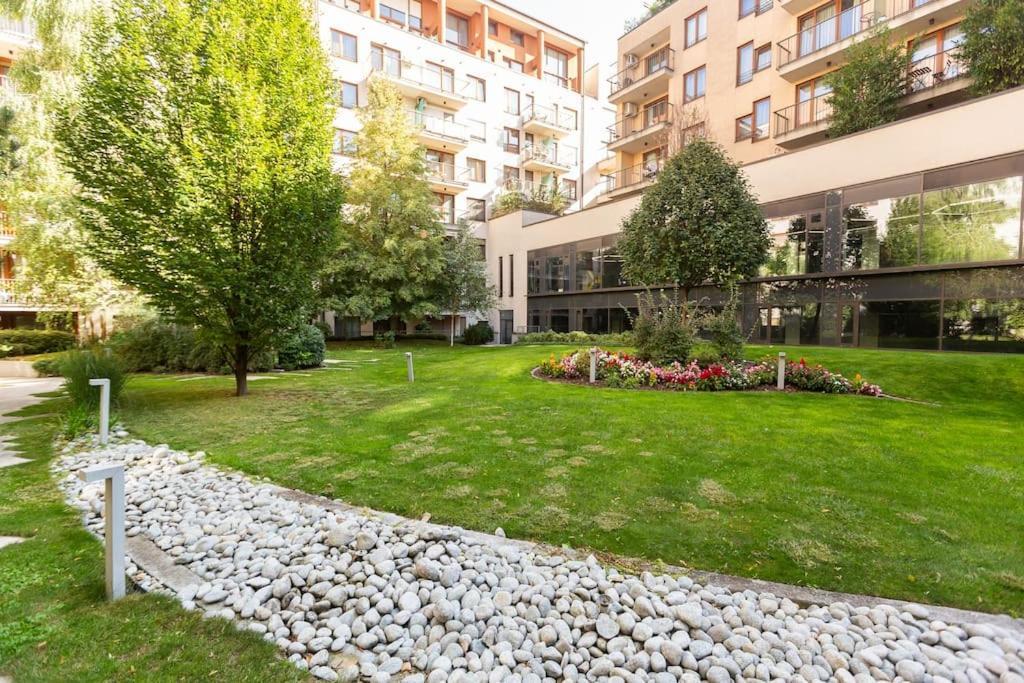 Flat On Corvin Promenade With Big Balcony Daire Budapeşte Dış mekan fotoğraf