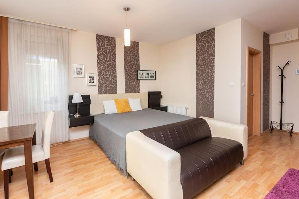Flat On Corvin Promenade With Big Balcony Daire Budapeşte Dış mekan fotoğraf