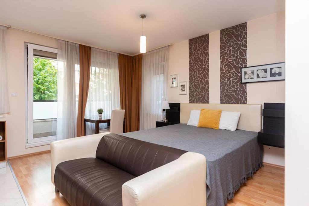 Flat On Corvin Promenade With Big Balcony Daire Budapeşte Dış mekan fotoğraf